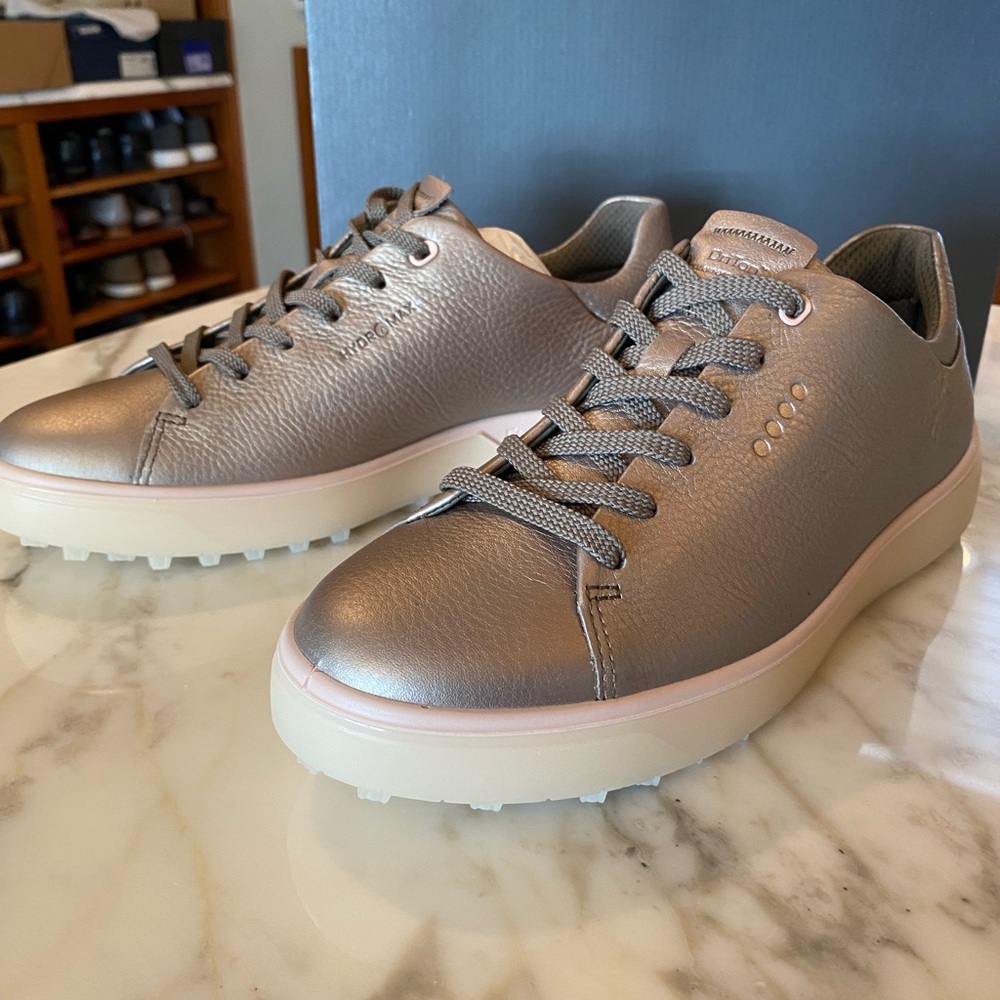 Ecco, golf. Hydro max water repellent.